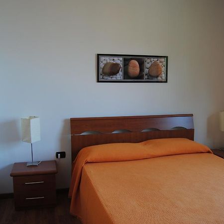 B&B Sosta Sul Lago Lezzeno Bagian luar foto