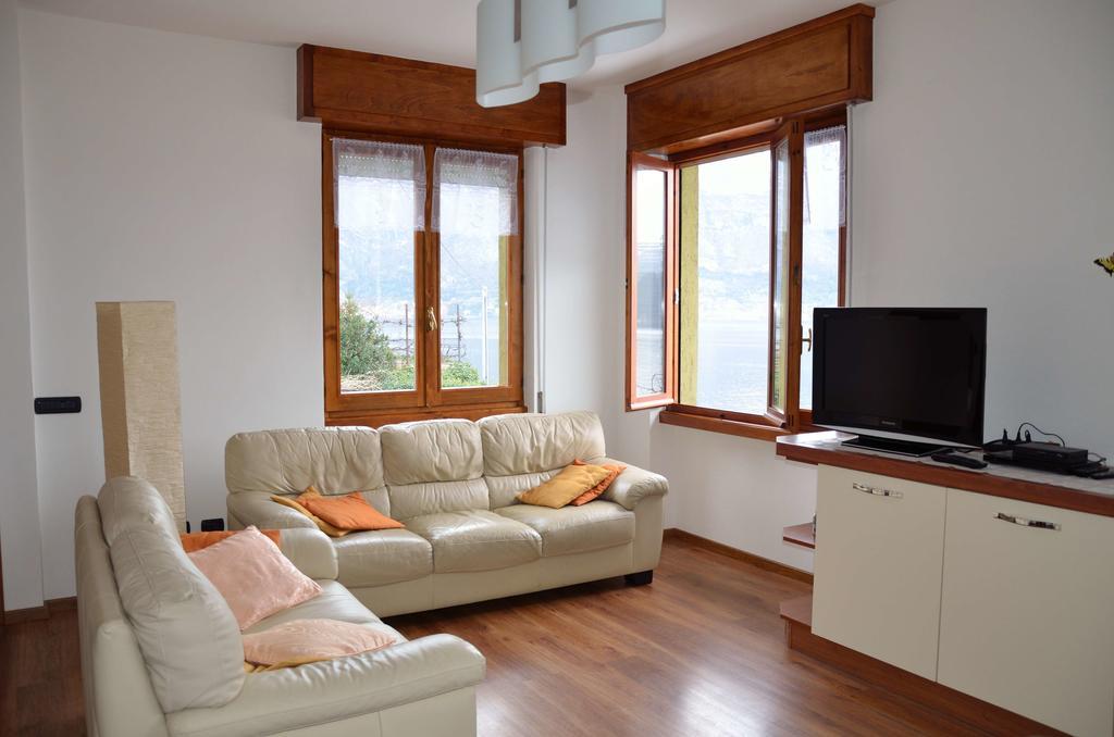 B&B Sosta Sul Lago Lezzeno Bagian luar foto