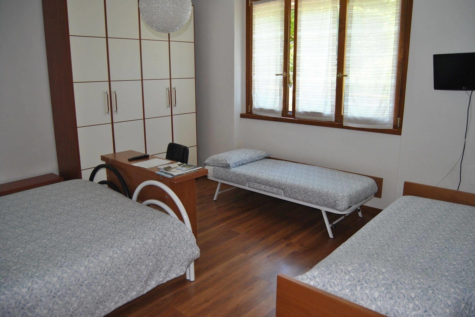 B&B Sosta Sul Lago Lezzeno Bagian luar foto