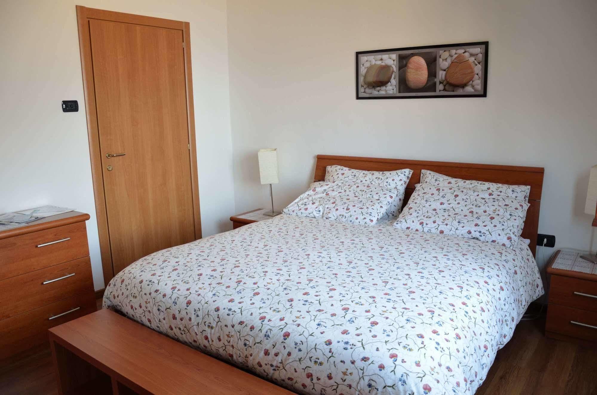 B&B Sosta Sul Lago Lezzeno Bagian luar foto