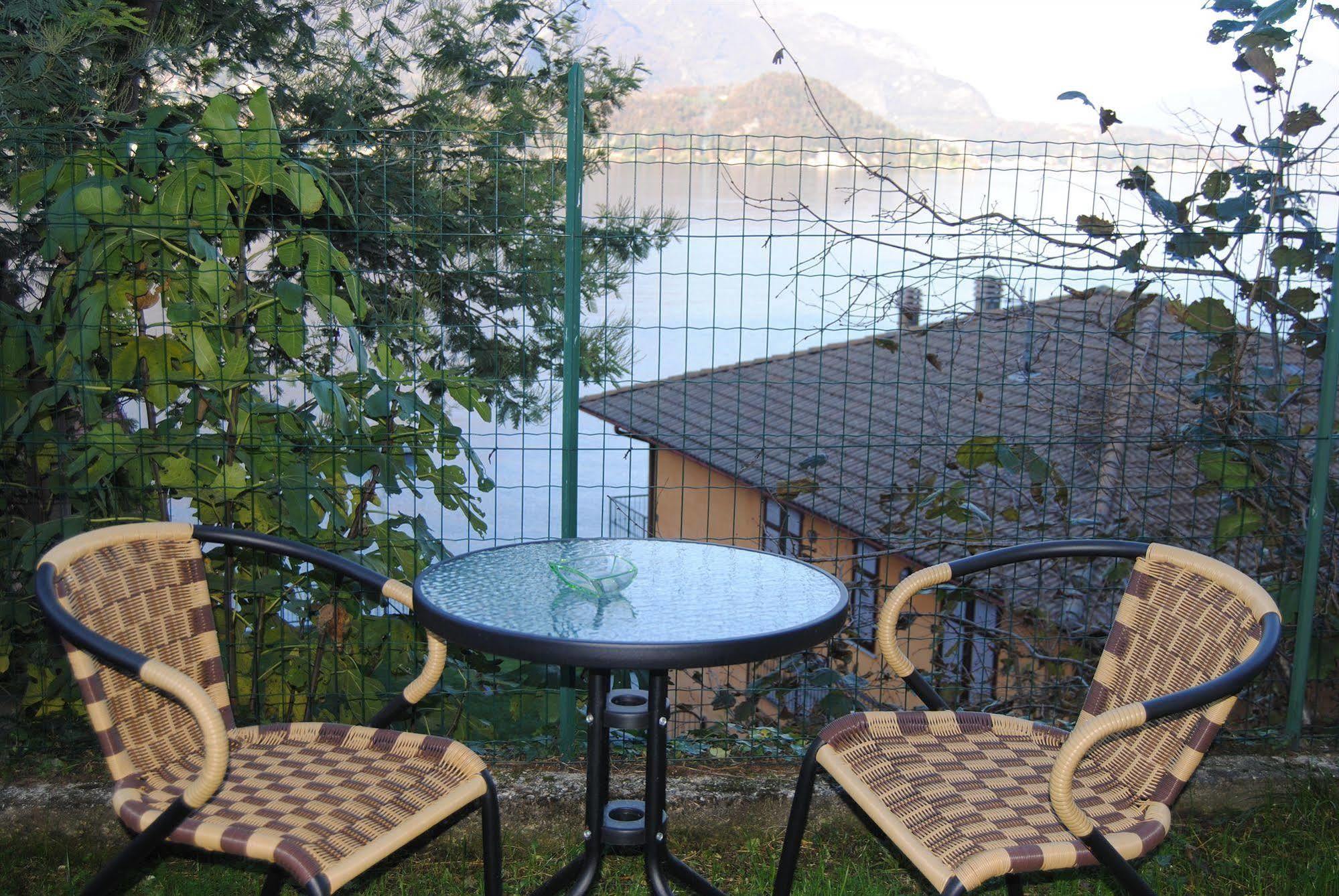 B&B Sosta Sul Lago Lezzeno Bagian luar foto